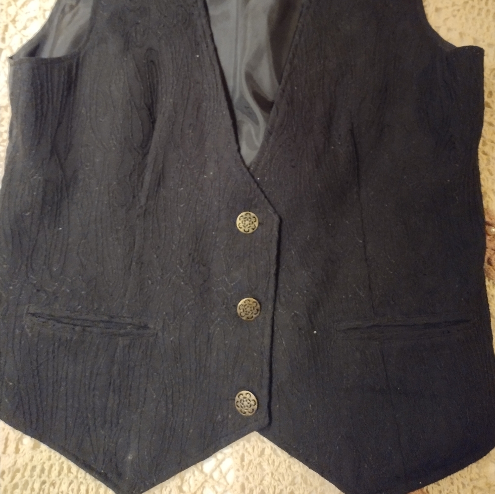 Vest - Picture 2 of 6